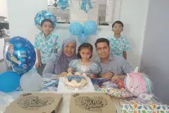 Allahyarhamha Raisya Ufairah Mohammed Ashraff menyambut ulang tahun keempat pada 16 Mac 2022 dengan diapit ibu bapanya, Encik Mohammed Ashraff Hussin, Cik Mardalina Mohamed Nossi, dan abang kembarnya, Qayyim Fazhan (kiri) dan Qayyim Iylhan. Allahyarhamha Raisya Ufairah meninggal dunia dek Covid-19 pada 17 Julai 2022.