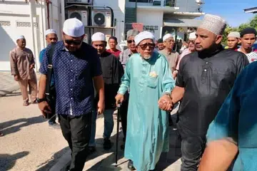 Presiden Parti Islam SeMalaysia (PAS), Tan Sri Abdul Hadi Awang (dua dari kanan) yang ditemui di Masjid Rusila, Marang, Terengganu, pada 26 Jun.