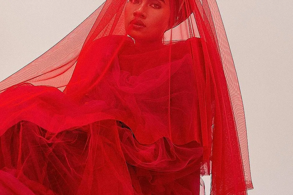 HIDUPKAN SEMANGAT BELIA: Yuna jadikan lagu terkininya bersama Little Simz, 'Pink Youth', sebagai usaha menyuntik semangat positif dalam diri gadis yang tidak meraih sokongan dalam memburu impian. - Foto UNIVERSAL MUSIC