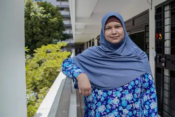 TIDAK MURUNG: Apabila ditanya tentang cabaran yang dihadapinya bertarung dengan penyakit barah kolorektal tahap empat, Cik Noresah berkata pesakit lain mengalami “keadaan lebih teruk”.