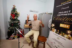 Encik Campbell Royston James berkata apabila relawan Rumah Peralihan Darul Islah memasang pokok Krismas di rumahnya, beliau berasa gembira dan teringat kenangan manis menyambut Krismas bersama keluarganya. 