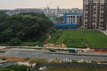 Takungan air berlumpur yang dilihat di longkang besar sementara di Tengah Garden Avenue adalah akibat kelodak yang terhasil semasa musim monsun dari 19 hingga 21 Mac.