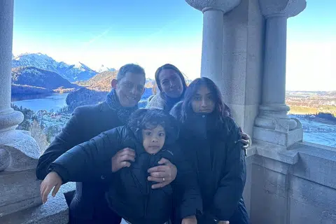 PENGALAMAN NGERI: Cik Sofea Marsidah Musa (dua dari kanan); suaminya Encik Peter Vendel (kiri); anak-anaknya, Josh Aidan Tariq, lima tahun (dua dari kiri) dan Amirah Qystina Azman, 15 tahun (kanan), sedang bercuti di Eropah apabila mereka terperangkap dalam satu kejadian tembakan di Prague pada 21 Disember.