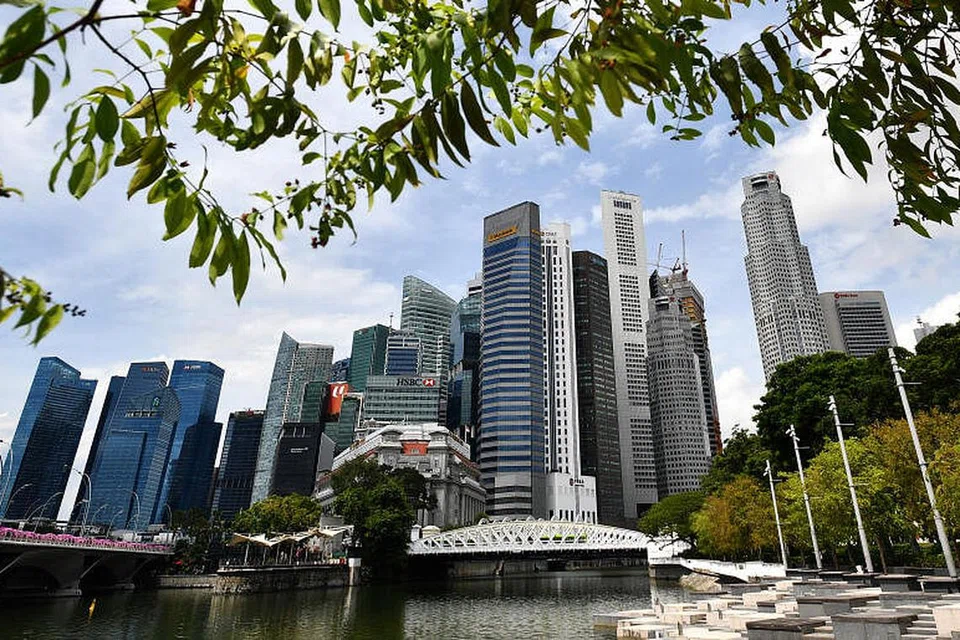 Meskipun jangkitan Covid-19 telah dapat dikawal dan bertambah baik, keadaan ekonomi, bukan sahaja di Singapura tetapi juga di dunia, semakin buruk. - Foto LIM YAOHUI