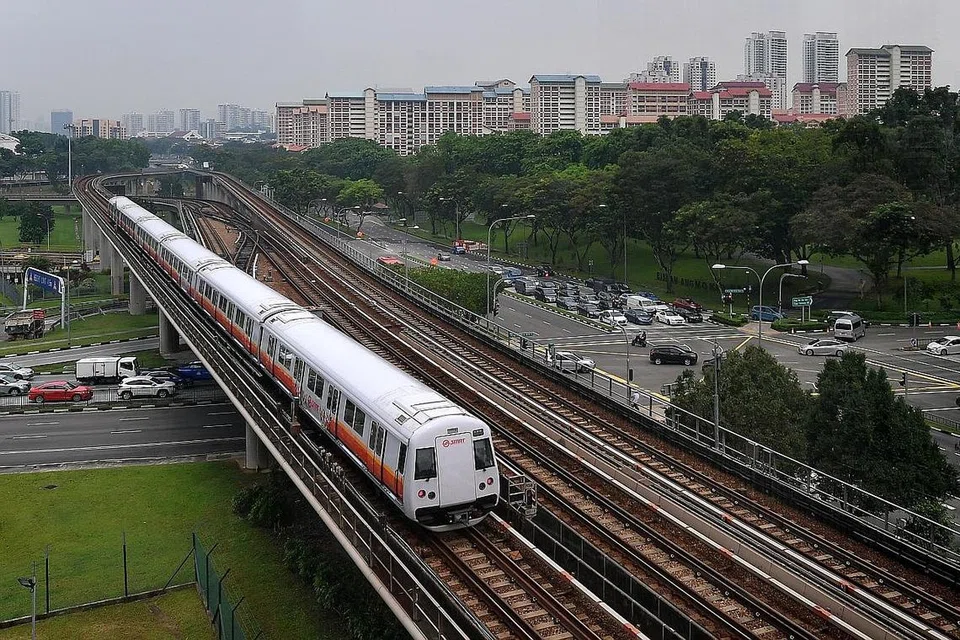 CAPAI PENINGKATAN: Perangkaan terkini meletakkan kebolehpercayaan kereta api Singapura setaraf dengan standard Hongkong dan Taipei. - Foto fail