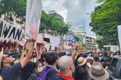 Lebih 100 orang berhimpun di pusat bandar Kuala Lumpur pada 25 Januari antara lain untuk meluahkan rasa bimbang mereka terhadap rasuah yang didakwa masih berlaku dalam politik negara.