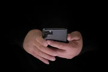 Video tersebut dipercayai diambil di dalam sebuah bas awam di Singapura.