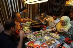 Restoran HaHa Hotpot menawarkan perkhidmatan khas menghantar ‘hotpot’ ke rumah pelanggan, lengkap dengan kuali, dapur gas mudah alih dan bahan-bahan yang diperlukan.
