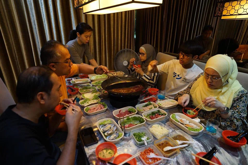 Restoran HaHa Hotpot menawarkan perkhidmatan khas menghantar ‘hotpot’ ke rumah pelanggan, lengkap dengan kuali, dapur gas mudah alih dan bahan-bahan yang diperlukan.