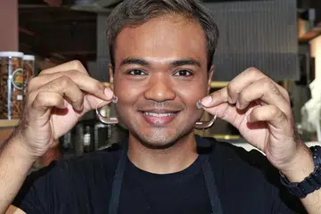 Singapura, Abdul Hadi Jamalludin, cochlear schwannoma, telinga, pekak, pendengaran, restoran, Koh Nang Kam