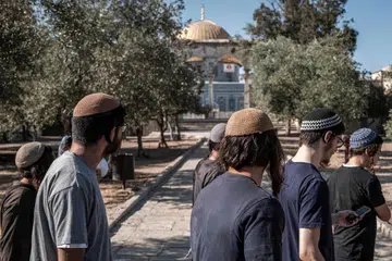 Warga Israel berada di pekarangan Masjid Al-Aqsa di Baitulmaqdis pada 23 Julai 2026 sempena Tisha B’Av, hari memperingati kemusnahan Kuil Pertama dan Kuil Kedua dalam tradisi Yahudi. Isu pencerobohan ke kawasan suci itu terus menjadi perhatian apabila negara-negara Arab dan Islam pada 5 Ogos  bersetuju menubuhkan mekanisme tetap bagi mendokumentasikan serta mendedahkan dakwaan pelanggaran Israel di Baitulmaqdis Timur dan tempat-tempat suci Islam serta Kristian kepada masyarakat antarabangsa)