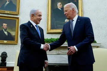 Presiden Amerika Syarikat, Encik Joe Biden (kiri), bertemu dengan Perdana Menteri Israel, Encik Benjamin Netanyahu, di Pejabat Oval di Rumah Putih di Washington, Amerika, pada 25 Julai. Dengan pimpinan Encik Biden kini hampir ke penghujung, Encik Netanyahu, sekutu rapat Encik Donald Trump, dan para pemimpin Arab mungkin akan mendapatkan petunjuk daripada Encik Trump.
