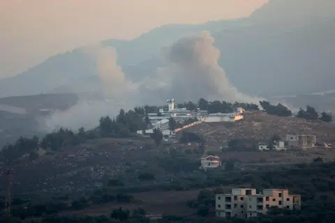Asap tebal dapat dilihat di ruang udara kawasan Marjayoun, dekat sempadan Israel, pada 24 September, di tengah-tengah ketegangan rentas sempadan yang berterusan antara Hezbollah dengan Israel.