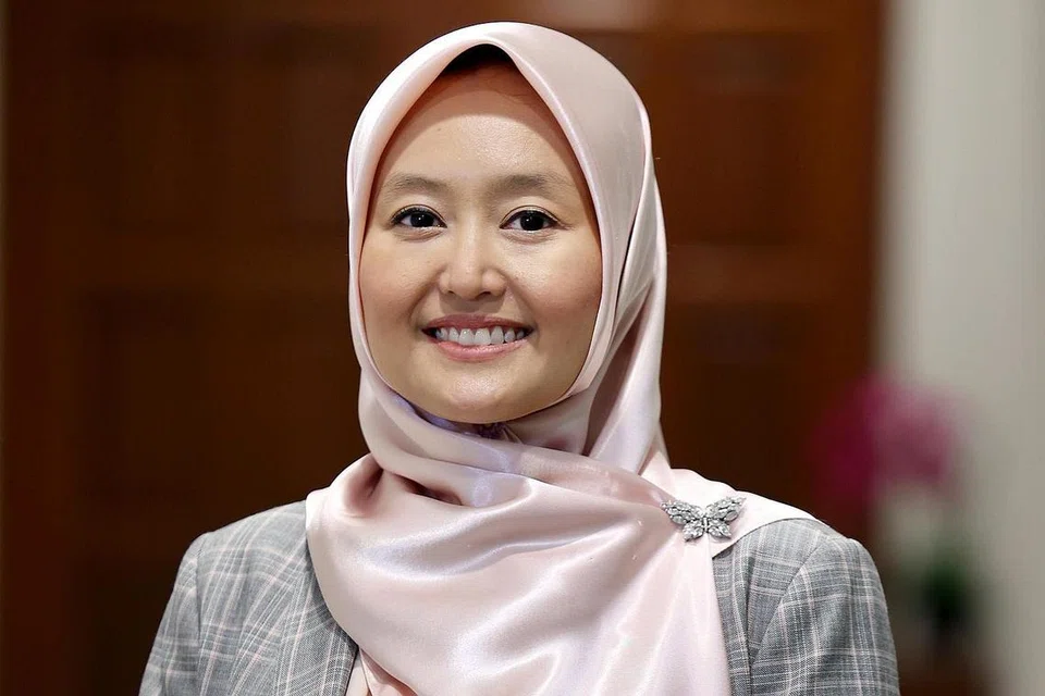 CIK RAHAYU MAHZAM, SETIAUSAHA PARLIMEN KANAN (KESIHATAN MERANGKAP UNDANG-UNDANG)
