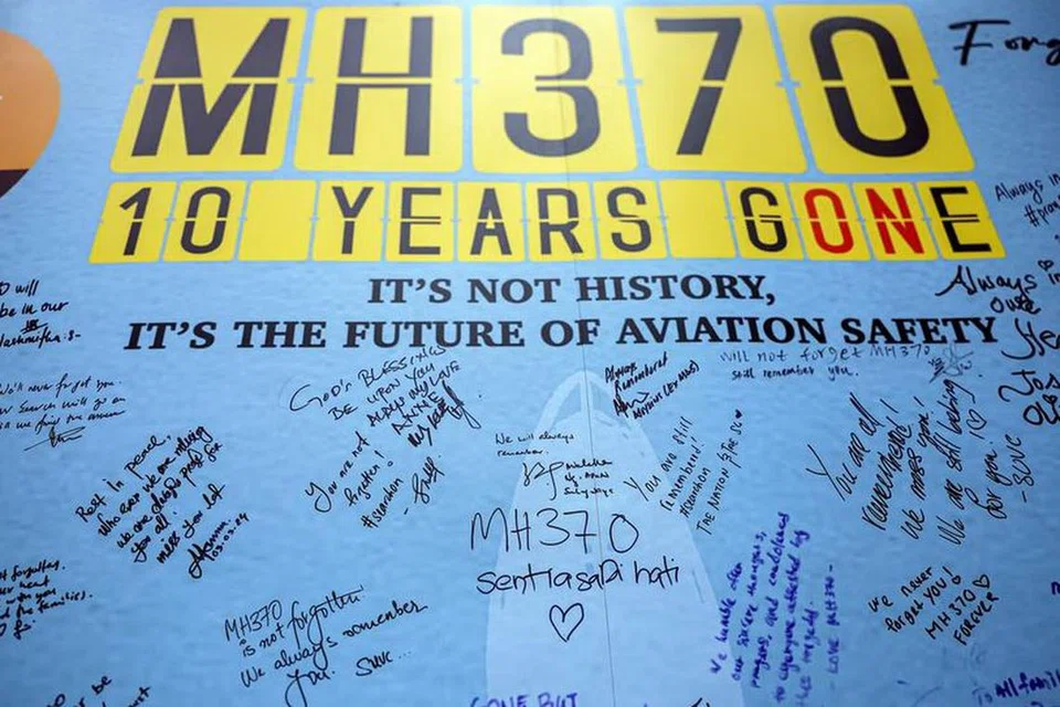 Malaysia menangguhkan pencarian bangkai pesawat MH370 oleh Ocean Infinity yang hilang daripada radar pada Mac 2014, berikutan keadaan cuaca semasa tidak sesuai untuk pencarian. 