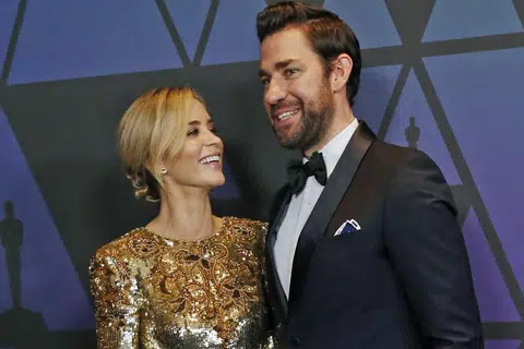 GEMBIRA ISTERI BERI SOKONGAN: Pengarah filem 'A Quiet Place', John Krasinski, teruja isterinya, pelakon Emily Blunt, menawarkan diri untuk berlakon dalam filem itu sedangkan beliau awalnya tidak memikirkan demikian. - Foto REUTERS