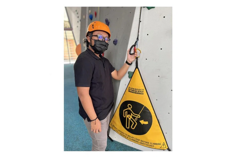 INGIN BELAJAR KENDALI ORANG KURANG UPAYA: Encik Mohamad Ariq Ramlee percaya kegiatan mencabar seperti abseiling boleh dibuat oleh peserta kurang upaya. - Foto-foto BH oleh HAKIM YUSOF