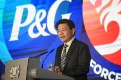 ALU-ALU KERJASAMA: Timbalan Perdana Menteri, Encik Lawrence Wong menyampaikan ucapan di majlis makan malam gala sempena ulang tahun ke-35 Procter & Gamble.