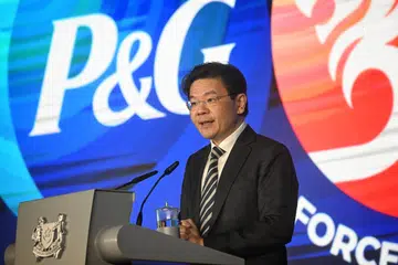 ALU-ALU KERJASAMA: Timbalan Perdana Menteri, Encik Lawrence Wong menyampaikan ucapan di majlis makan malam gala sempena ulang tahun ke-35 Procter & Gamble.