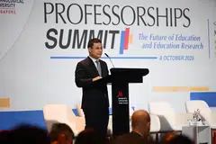 Menteri Pendidikan, Encik Desmond Lee, berkata lebih banyak cara untuk mengurus beban kerja guru dan membantu mereka berkembang secara profesional sedang diteroka Kementerian Pendidikan dan pemimpin sekolah.