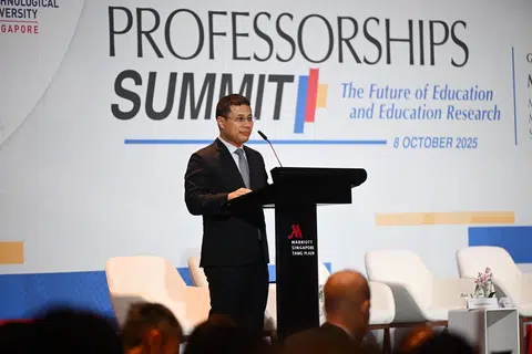 Menteri Pendidikan, Encik Desmond Lee, berkata lebih banyak cara untuk mengurus beban kerja guru dan membantu mereka berkembang secara profesional sedang diteroka Kementerian Pendidikan dan pemimpin sekolah.