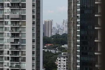 JUALAN SEMULA KONDOMINIUM: Sekitar 946 unit kondominium bertukar tangan pada Mei, 8.9 peratus lebih tinggi berbanding 869 unit yang dijual pada April. 