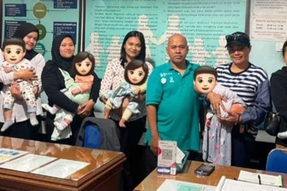 Polis Indonesia mendedahkan sindiket pemerdagangan bayi yang beroperasi dari Jawa Barat ke Singapura, di mana 15 bayi dipercayai telah diseludup atas helah pengambilan anak angkat. Siasatan menunjukkan setiap bayi dijual sekitar S$20,000, melibatkan jaringan antarabangsa termasuk tiga warga Singapura.