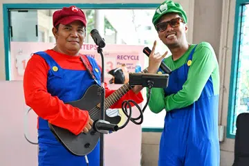 penghibur jalanan, busking, busker, Mario, Luigi, Green Band