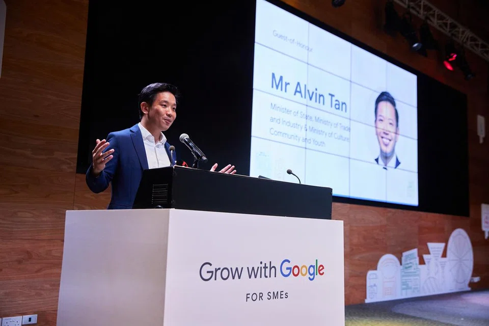 TINGKAT KEMAHIRAN: Menteri Negara (Perdagangan dan Perusahaan), Encik Alvin Tan, dalam ucapannya di acara ‘Grow with Google for SMEs’ berkata program biasiswa Sijil Kerjaya Google (GCC) akan membantu SME membina keupayaan dan kemahiran teknologi baru.