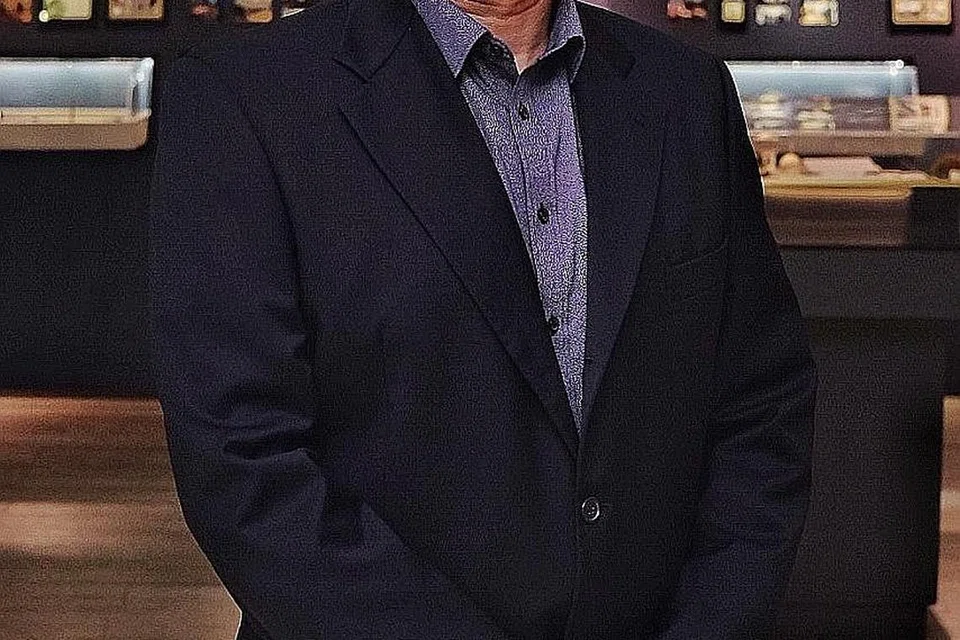 TANGGUNGJAWAB BARU: Encik Kadir, yang rasmi mengambil alih sebagai Ketua Eksekutif Muis mulai esok, ingin terus bantu masyarakat tangani isu kehidupan keagamaan agar pulih kepada keadaan biasa, khususnya berhubung kegiatan masjid. - Foto BM oleh KHALID BABA