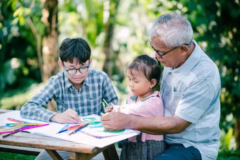 Penulis menghargai ibu bapa, adik-beradik dan mentua yang bersedia menyokong beliau dan suami dalam menjaga anak-anak mereka.