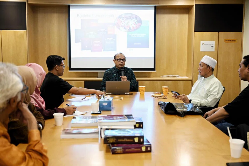 Pengkaji bahasa dan sastera Melayu, Dr Mohamed Pitchay Gani Mohamed Abdul Aziz, menyampaikan Ceramah Anjung Warisan bertajuk, ‘Menyusuri Humiliti Intelektual Dalam Persuratan Melayu Singapura: Renungan Buat Suratman Markasan’ pada 9 Mac. 
