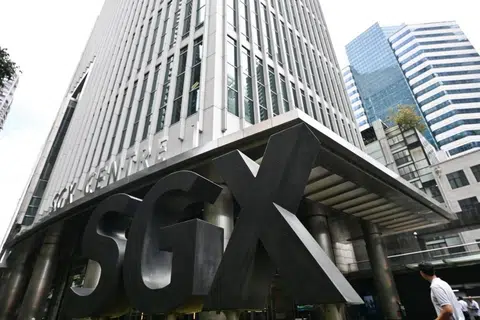 Saham bank antara yang paling merosot dalam penanda aras ekuiti utama di seluruh Asia.