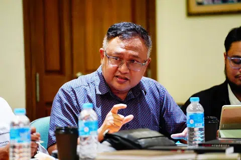 Pengarah Pengasas Dialogue Centre Limited, Encik Mohamed Imran Mohamed Taib. 