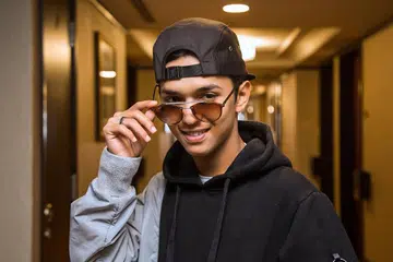 CUBA SESUATU YANG BARU: Walaupun popular dengan lagu-lagu 'jiwang', penyanyi muda Aiman Tino ingin beralih pada genre R&B pula selepas berbincang dengan pihak pengurusan dan ibu bapanya sebagai langkah mengorak strategi baru. - Foto BH oleh ZALEHA ABDUL KADER