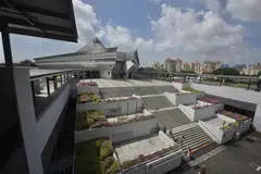Arena tertutup baru akan dibina bersebelahan tapak  Stadium Tertutup Singapura, dengan stadium tertutup itu, yang dibina pada 1989, dirobohkan. 