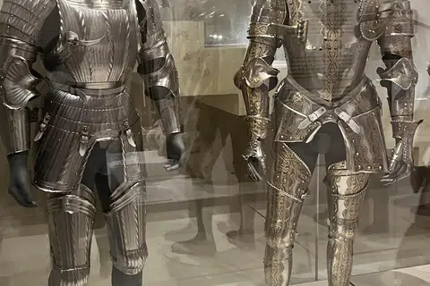 Baju zirah di Muzium Wien.