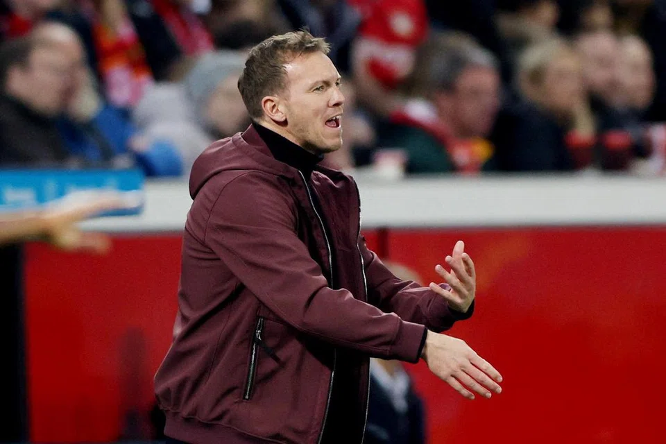 BERI ARAHAN: Julian Nagelsmann, memberi arahan kepada pemain semasa menjadi pengurus Bayern Munich dalam satu perlawanan Bundesliga menentang Bayer Leverkusen.