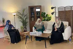 BINCANG ISU: 'The Alamak Stories' terbitan Pergas akan menampilkan (dari kanan) Ustazah Nadia Hanim Abdul Rahman dan Ustazah Kalthom Muhammad Isa dengan Ustazah Zahratur Rofiqah Mochamad Sandisi selaku pengacara. - Foto PERGAS