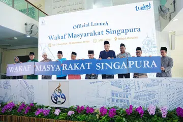 Majlis pelancaran Wakaf Masyarakat Singapura di Masjid Muhajirin di Braddell Road pada 3 Ogos, dihadiri Menteri Bertanggungjawab bagi Ehwal Masyarakat Islam, Encik Masagos Zulkifli Masagos Mohamad (lima dari kiri); Presiden Muis, Encik Saat A. Rahman (empat dari kiri) dan Ketua Eksekutif Muis, Encik Kadir Maideen (dua dari kiri).