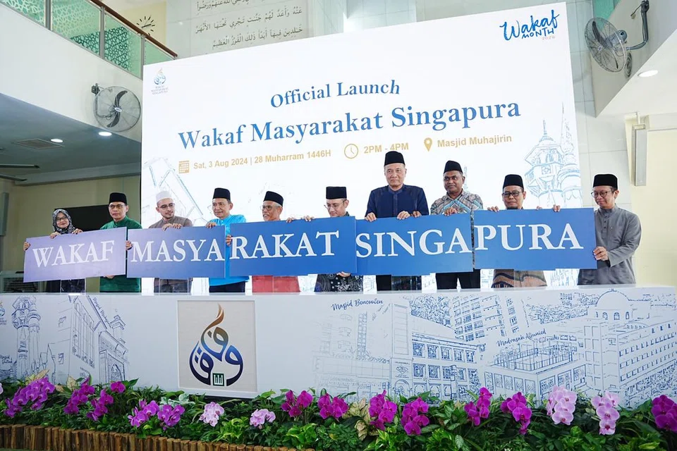 Majlis pelancaran Wakaf Masyarakat Singapura di Masjid Muhajirin di Braddell Road pada 3 Ogos, dihadiri Menteri Bertanggungjawab bagi Ehwal Masyarakat Islam, Encik Masagos Zulkifli Masagos Mohamad (lima dari kiri); Presiden Muis, Encik Saat A. Rahman (empat dari kiri) dan Ketua Eksekutif Muis, Encik Kadir Maideen (dua dari kiri).