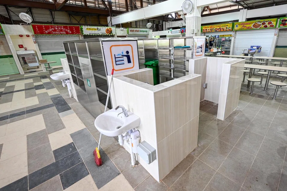 Tempat pemulangan dulang dan tempat cuci tangan juga dipertingkat.