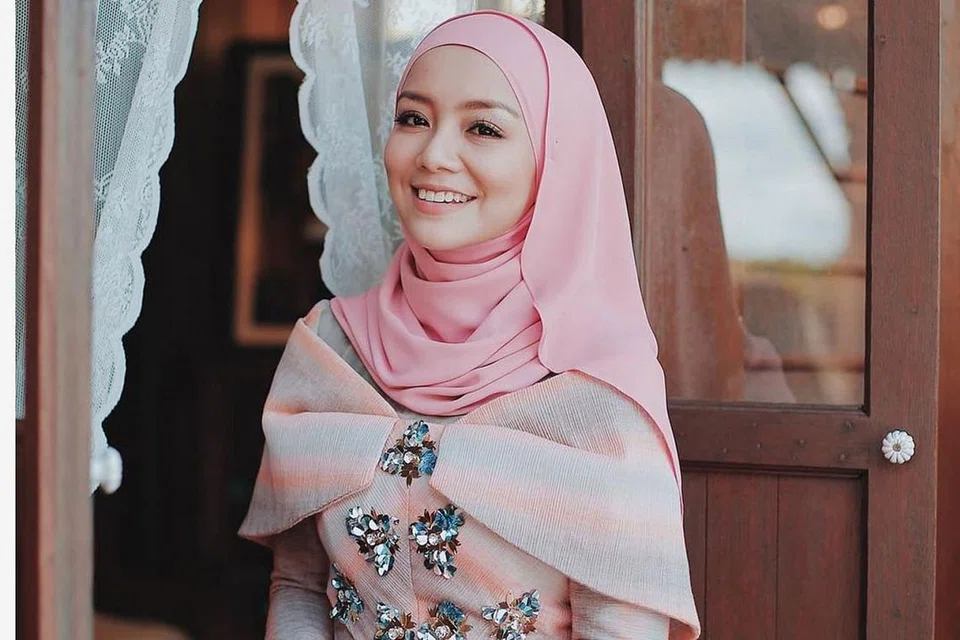 HADIAHKAN CINCIN KEPADA DIRI SENDIRI: Pelakon popular Malaysia Mira Filzah telah membeli cincin buat dirinya sendiri sebagai ganjaran usaha dan kerja keras yang telah dilaburkan sebelum ini ke dalam kerjaya seni. - Foto INSTAGRAM MIRA FILZAH