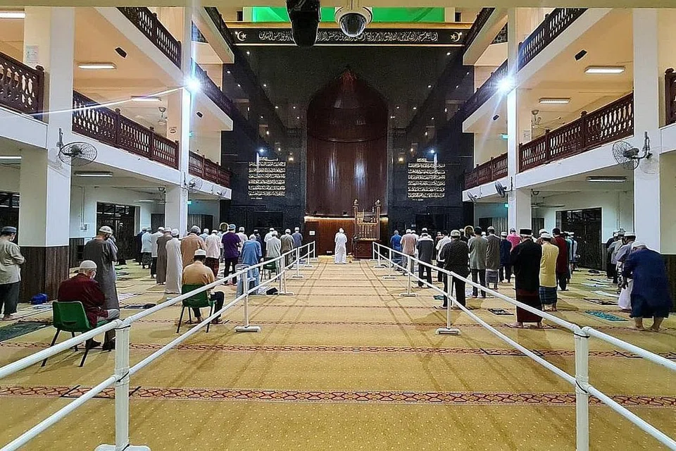 TAMBAHAN ZON: Masjid Alkaff Kampung Melayu (MAKM) kini menyediakan tambahan ruang solat daripada tiga zon kepada empat zon bagi memenuhi permintaan jemaah untuk beribadah, khususnya pada Ramadan. - Foto MASJID ALKAFF KAMPUNG MELAYU
