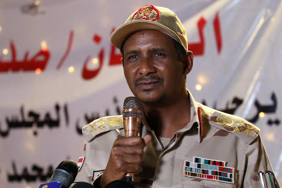 Kumpulan separa tentera Pasukan Tindakan Pantas (RSF)  RSF yang diketuai Mohamed Hamdan Daglo iaitu bekas timbalan kepada pemimpin tentera, Abdel Fattah al-Burhan, mengumumkan penubuhan pemerintahan baru.