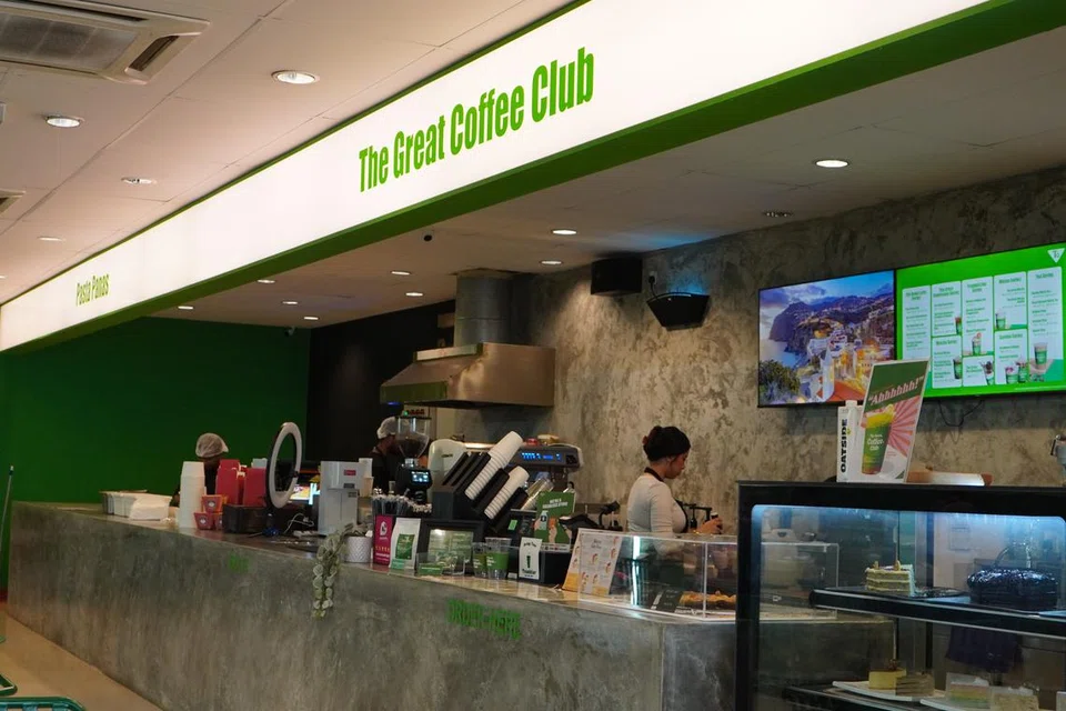 SUASANA SANTAI: The Great Coffee Club yang dimiliki pengacara Awal Ashaari mempunyai dekor yang membuat para pengunjung rasa selesa. 