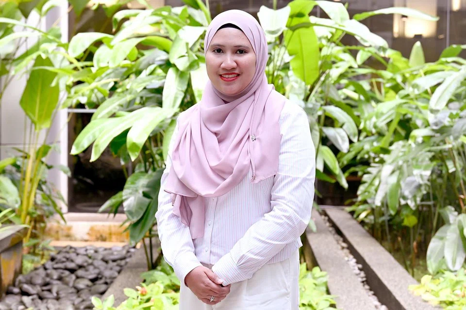 Cik Guy Ghazali, yang telah beralih daripada jawatan Presiden Kanan Mahkamah Syariah pada awal 2025, kini merupakan Timbalan Pengarah Kanan (Dasar Sivil dan Perundangan), di Kementerian Undang-Undang. 