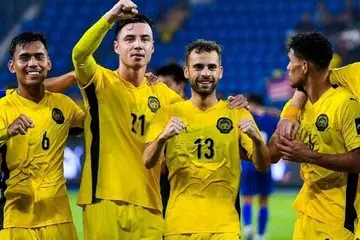 Hector Hevel (jersi nombor 13) meraikan gol selepas menjaringkan gol untuk Malaysia semasa ia menewaskan Nepal 2-0 pada Mac 2025. Hevel antara tujuh pemain kelahiran asing yang digantung Fifa.