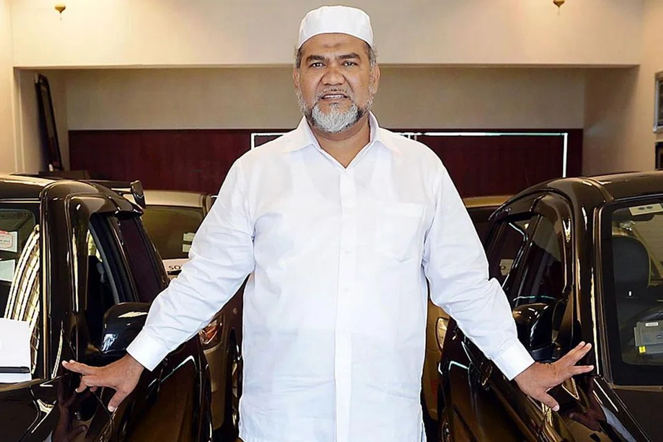 TEMPOH MENCABAR: Encik Mohamed Taifoor sudah menjangka pasaran kereta terpakai semakin lemah, justeru mengambil langkah mengurangkan kos. - Foto fail 