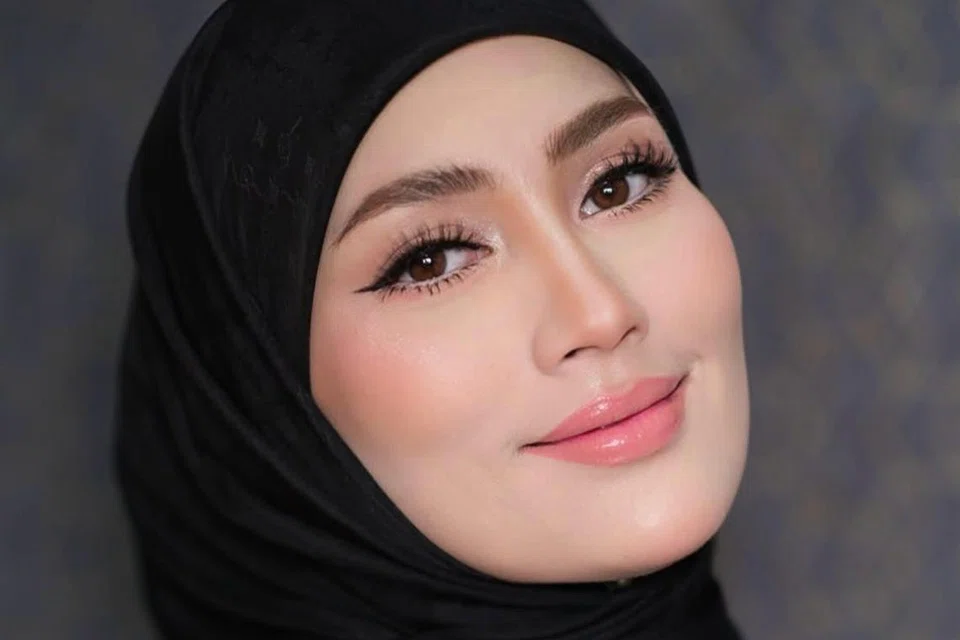 Pelakon Malaysia, Fasha Sandha, tidak terima teguran pramugari yang mempersoalkan keputusannya menaiki kelas ekonomi dalam penerbangan.